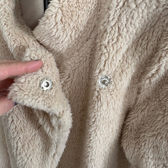 Aakaa Women's Cream Teddy Jacket - Picture 6 of 9